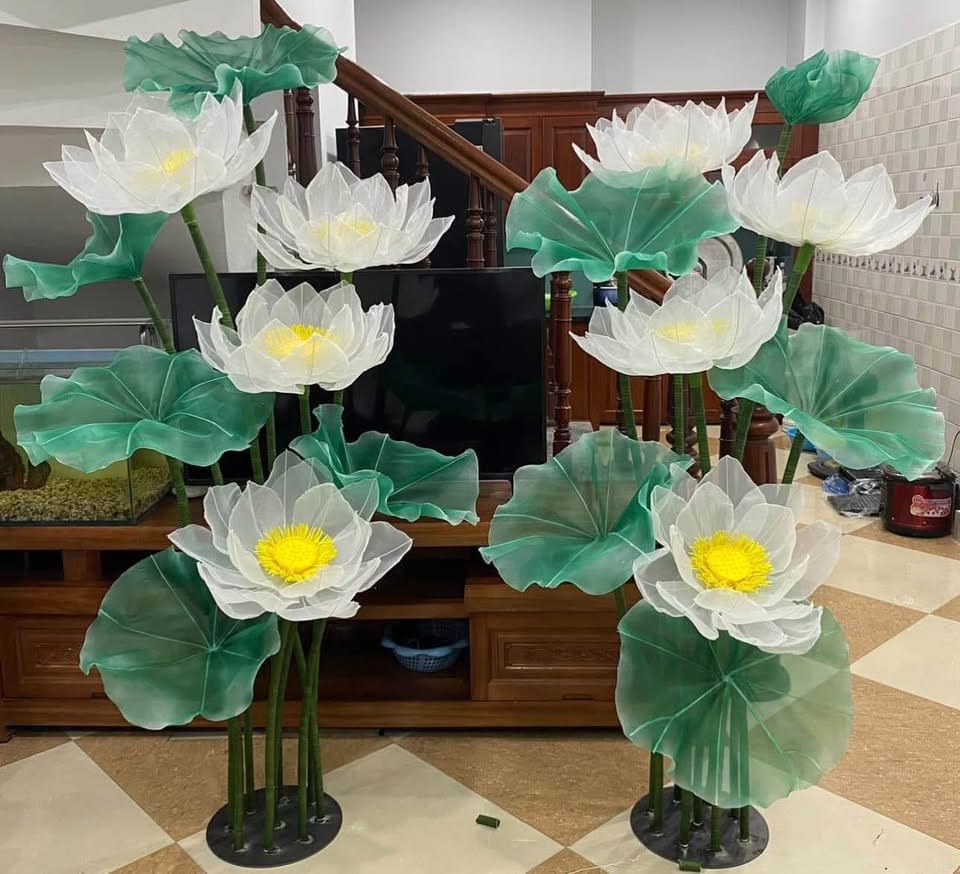 Sét hoa sen khổng lồ vải voan-XH027 10 Sét hoa sen khổng lồ vải voan-XH027 là món đồ trang trí ý nghĩa cho mọi không gian