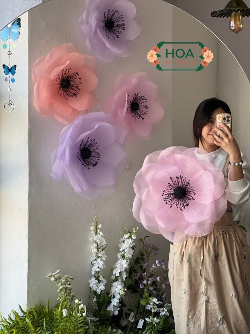 Biến studio thành kiệt tác với hoa khổng lồ handmade độc đáo 2 Có đa dạng các mẫu mã hoa khổng lồ handmade khác nhau cho khách hàng lựa chọn