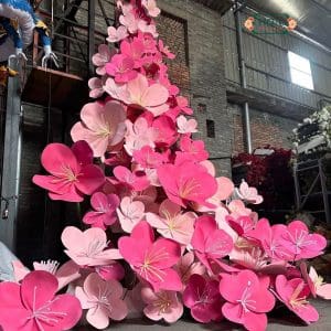 Hoa Đào Khổng Lồ Bằng Mút Xốp - Nghệ Thuật Trang Trí Không Gian Ngày Xuân 14 Hoa đào khổng lồ bằng mút xốp tạo điểm check in ấn tượng