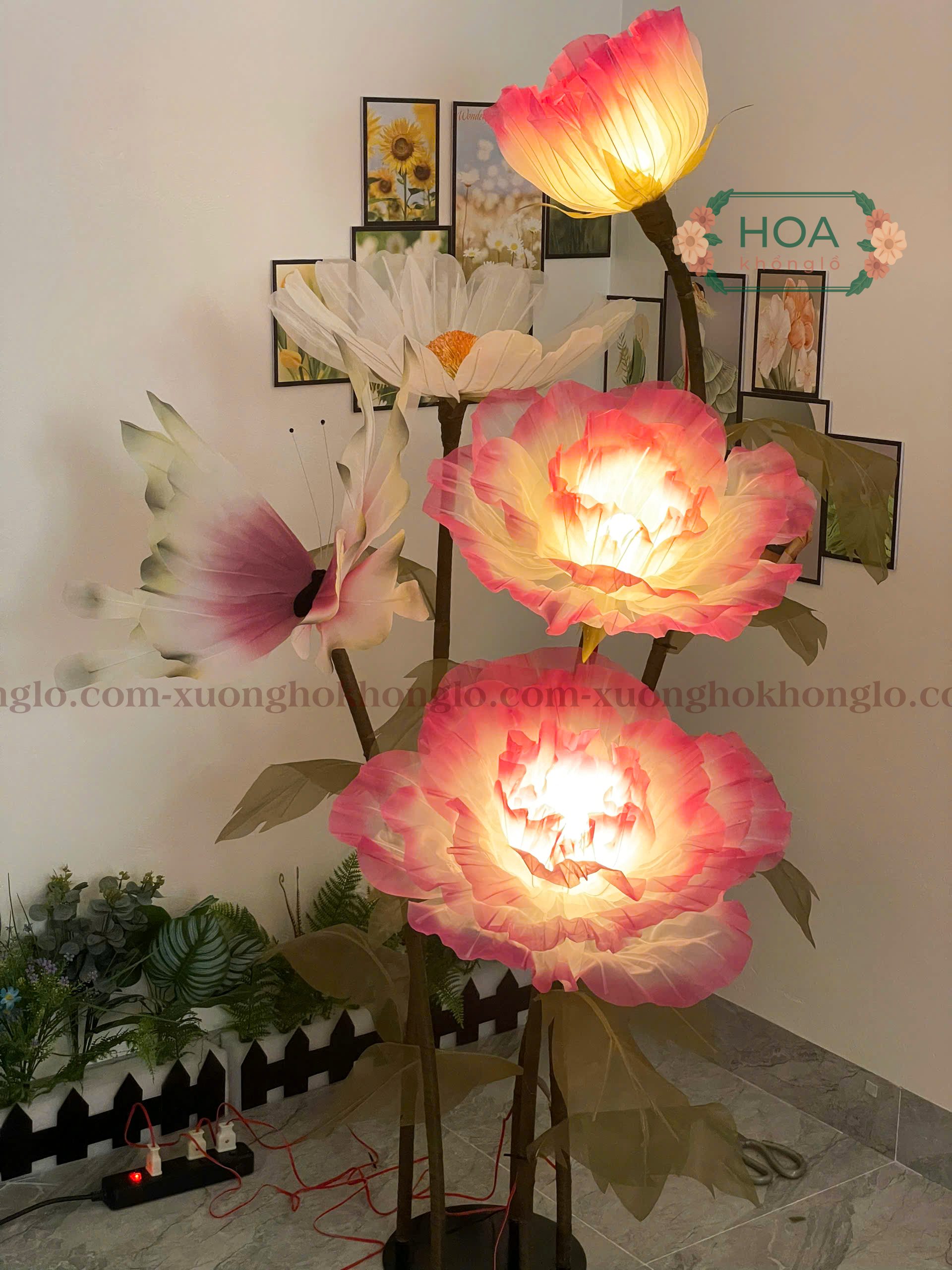 Hoa hồng bằng vải Voan có đèn điện HC108 18 Hoa hồng bằng vải voan có đèn điện hiện đang là sản phẩm trang trí được yêu thích nhất