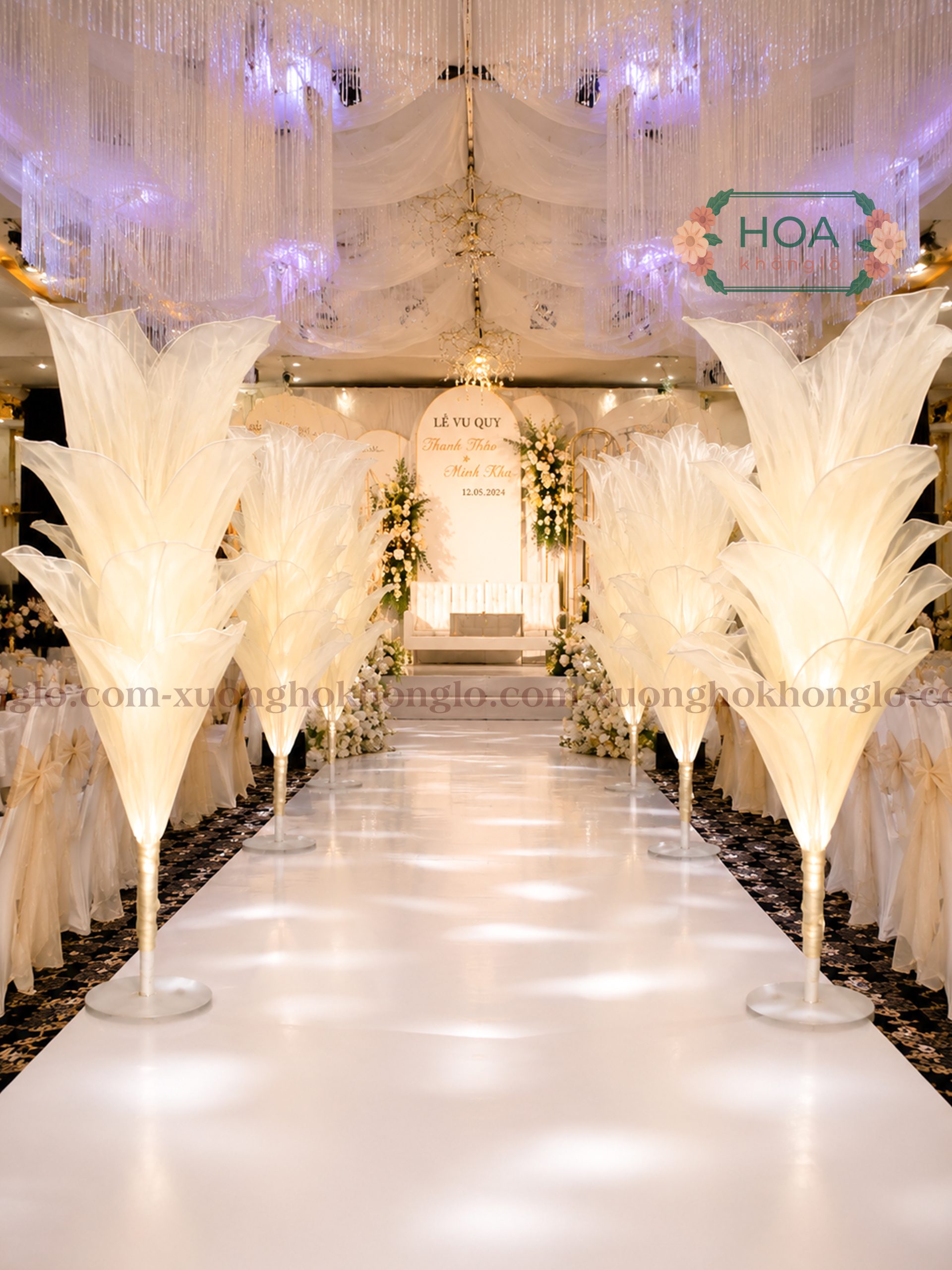 Trụ hoa vải dẫn lối trang trí Lối đi tiệc cưới, Sân khấu, sự kiện, khai trương, không gian checkin